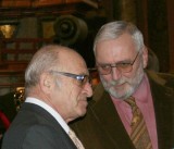 Předseda Klubu českých turistů Jan Stráský (vlevo) v rozmluvě s generálním ředitelem Národní knihovny Pavlem Hazukou