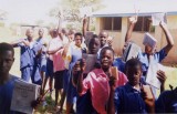 Těmto dětem z Ugandy pomohly pražské oddíly Arachné a Jeleni výtěžkem benefiční akce v roce 2008
