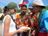 Na jamboree v Thajsku nabízela česká delegace ostatním typická česká jídla 