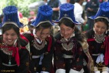 Dívky v tradičních oděvech - kulturní festival v Malém Tibetu