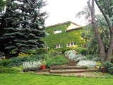 Během letního víkendového workcampu se dobrovolníci s Tamjdemem chystají vybudovat terapeutickou zahradu v Brně
